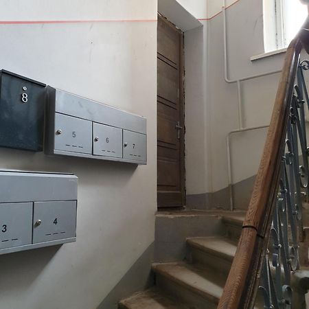 Low Ceiling Apartment Рига Экстерьер фото