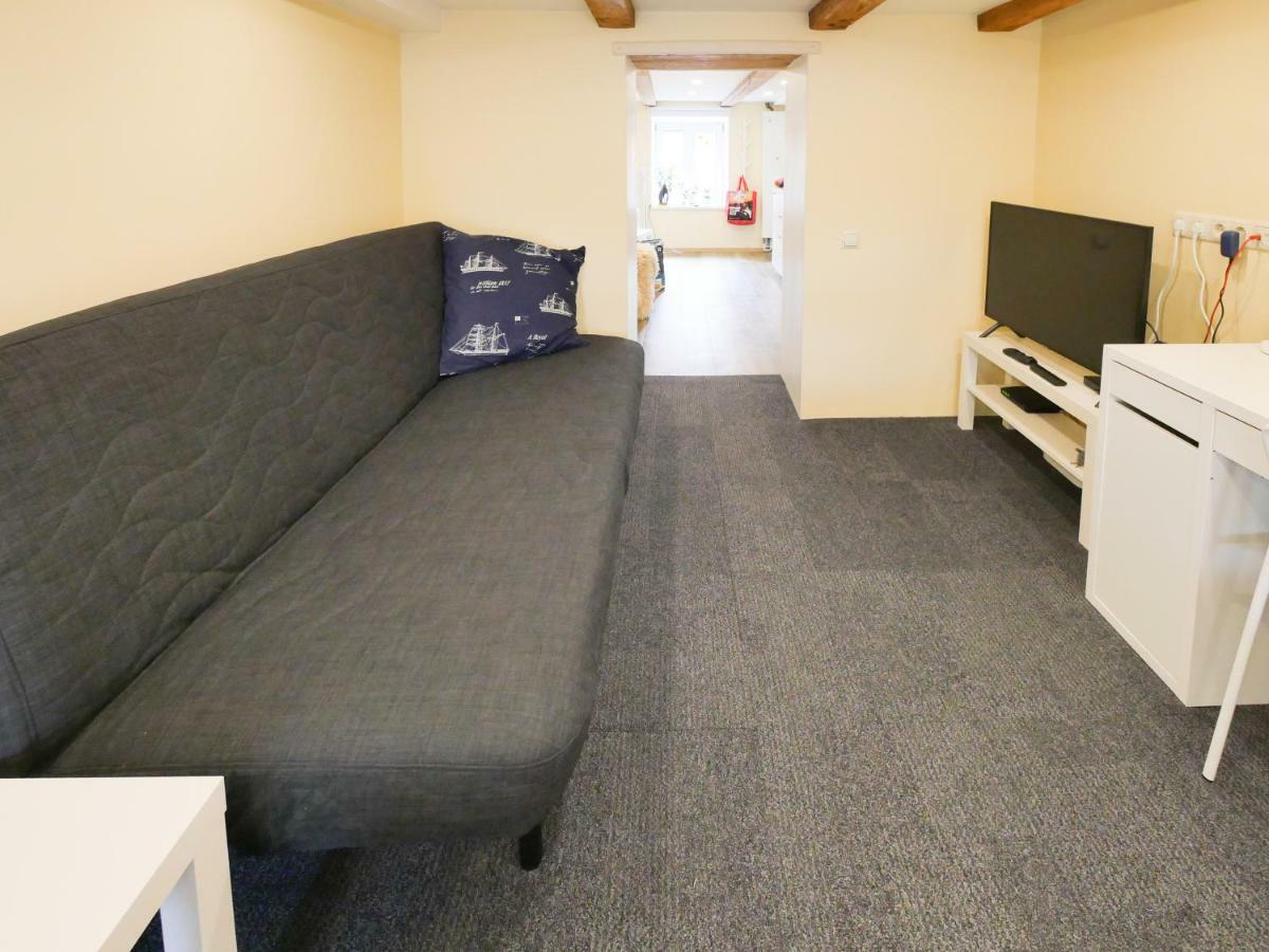 Low Ceiling Apartment Рига Экстерьер фото