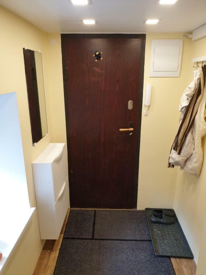 Low Ceiling Apartment Рига Экстерьер фото