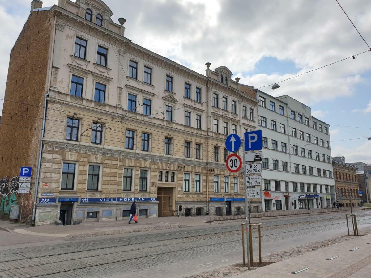 Low Ceiling Apartment Рига Экстерьер фото